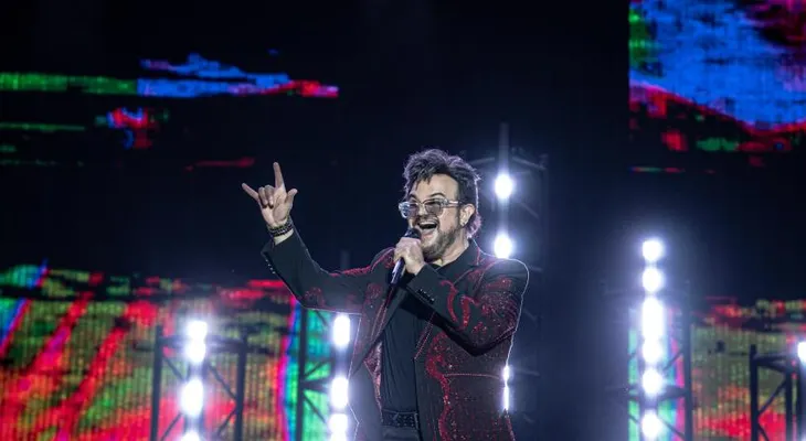 Aleks Syntek critica el reggaetón y a Bad Bunny durante el Grito de Independencia en Benito Juárez