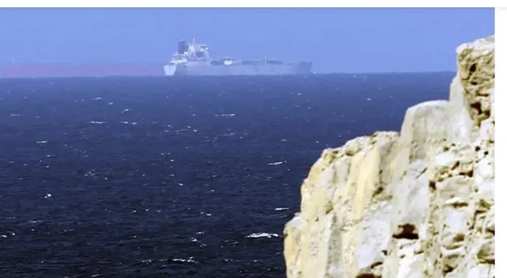 Estados Unidos ataca objetivos militares iraníes en el estrecho de Ormuz