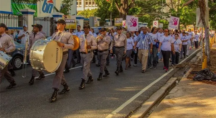 Industria y Comercio e Interior y Policía realizan caminata por la No Violencia contra la Mujer