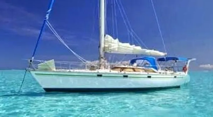 Estadounidense se suicida dentro de velero en Puerto Plata