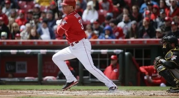 Suárez remolca tres en triunfo de los Rojos