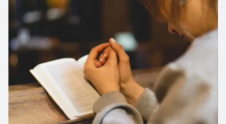 Un estudio científico destaca los efectos positivos de la oración en la salud