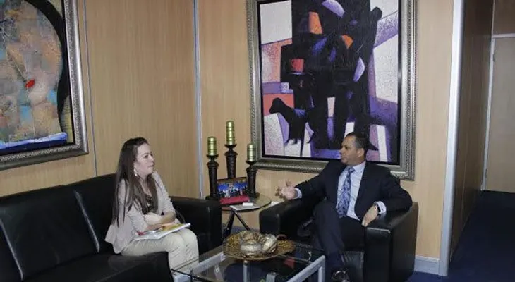 El ministro de la Juventud entrega ayuda de 10 mil dólares a joven para maestría en la Nasa