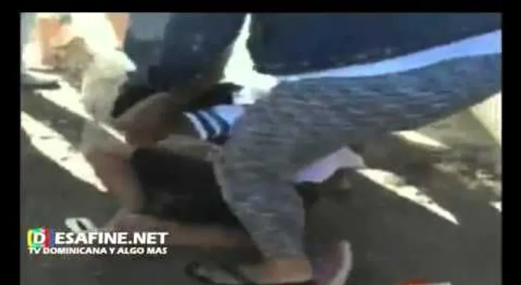 Embarazada le cae a golpes a un ladrón (VIDEO)