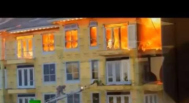 Un obrero escapa por los pelos de un gran incendio en Houston
