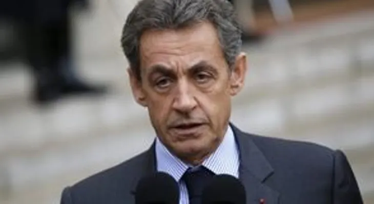 Sarkozy reconoce que queda fuera de las primarias y pide el voto para Fillon