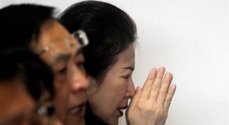 Investigan pistas en la búsqueda vuelo AirAsia 