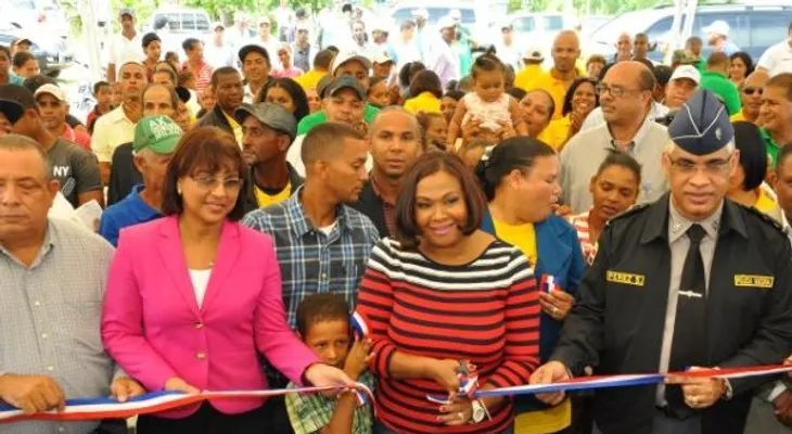 UERS inaugura redes eléctricas en  Los Capacitos