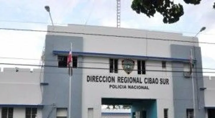 Hombre muere al estrellarse motocicleta contra pared
