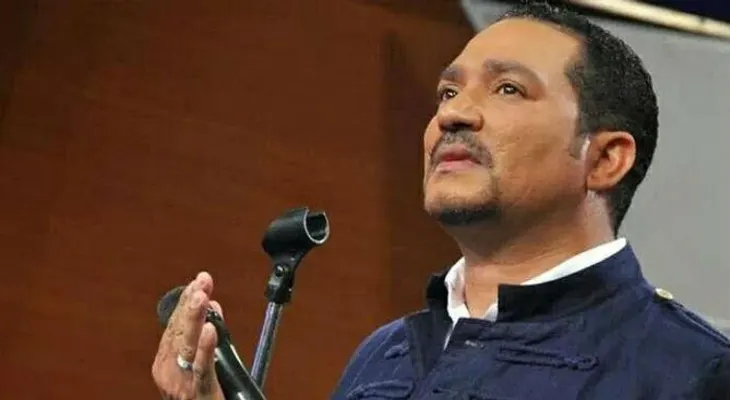 Frank Reyes se autoproclama el mejor del género, y dice está más pegado que Romeo 