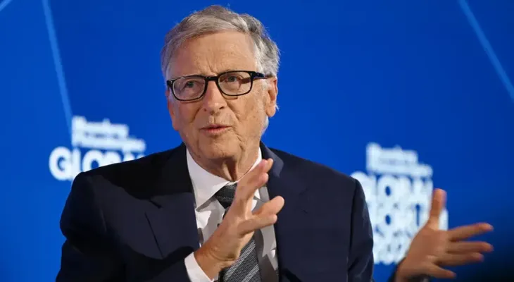Bill Gates advierte que la IA sin regulación podría terminar con la humanidad