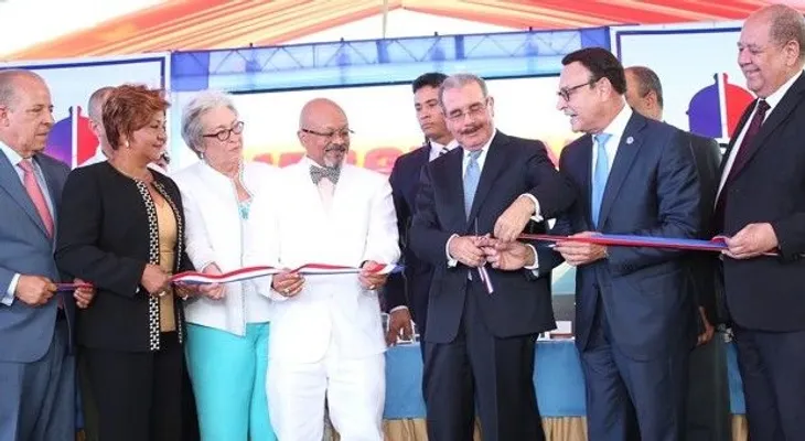 Medina inaugura centro de salud en La Romana