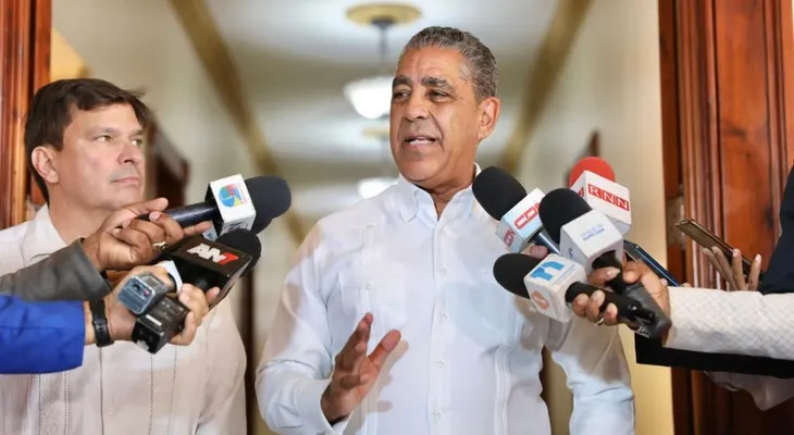 Congresista norteamericano Adriano Espaillat solicita retirar alerta emitida por la Embajada de EE. UU. en RD