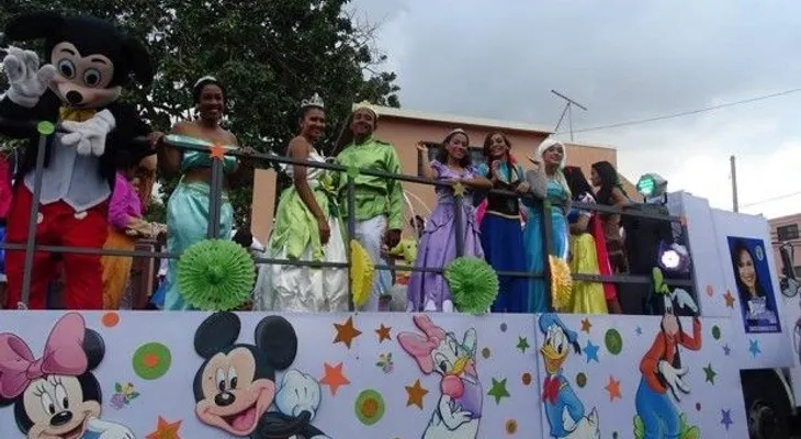 Precandidata a alcaldesa por Santo Domingo Oeste realiza desfile "Mundo Mágico"
