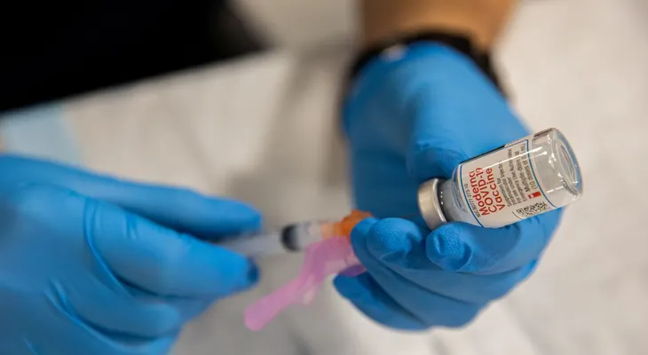 EEUU recomienda no alargar ensayos de vacunas ante mutaciones del coronavirus