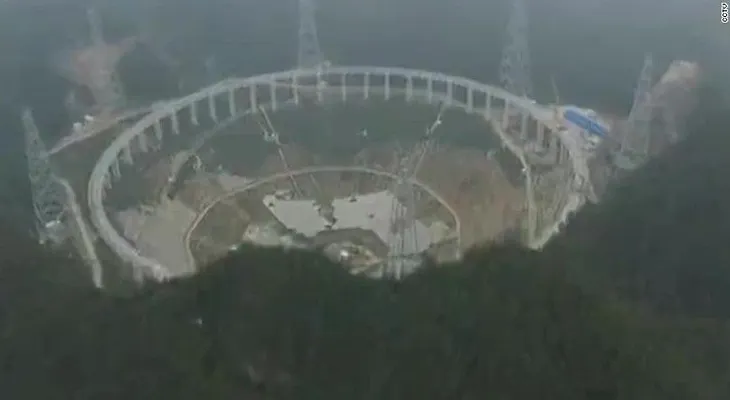 China desplaza a 9.100 personas para construir un radiotelescopio gigante