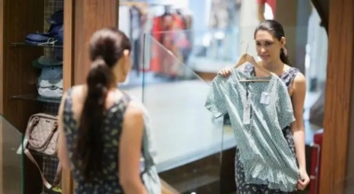 6 errores al probarnos ropa en las tiendas