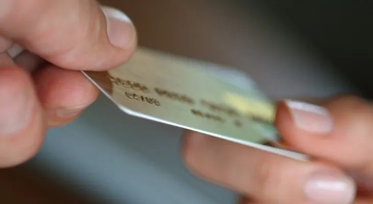 Bancos dejan sin efecto cargo del 1% al consumo en el exterior con tarjetas de crédito