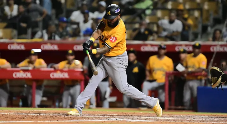 Aguilas se la "cobra" con creces al Licey, con bateo oportuno de Luis Valenzuela