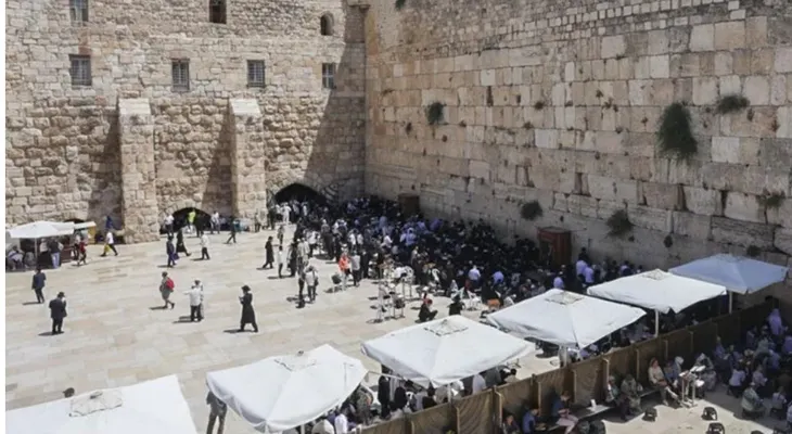 Más de 3,000 colonos israelíes rezan en la Explanada de las Mezquitas
