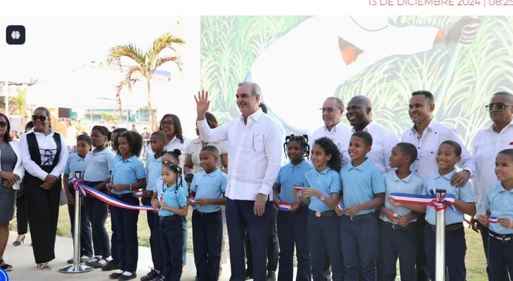 Presidente Abinader inaugura escuela, plazoleta y cancha en San Pedro de Macorís