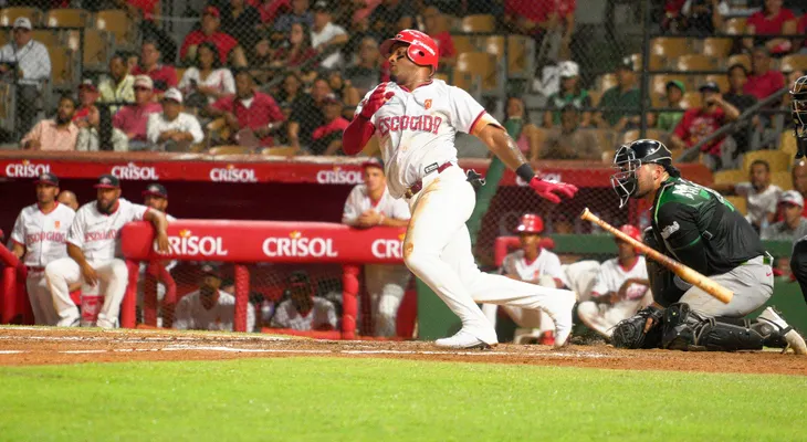 Salida de Sánchez guía victoria de Leones sobre Estrellas