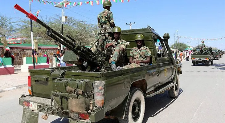 Islamistas somalíes atacan a estudiantes de las fuerzas especiales y matan al menos 30 personas