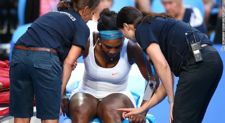 Serena Williams se retira de la Copa Hopman por una lesión de rodilla