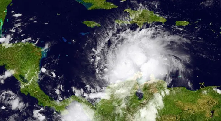 El peligroso huracán Matthew se enfila hacia Haití y Jamaica