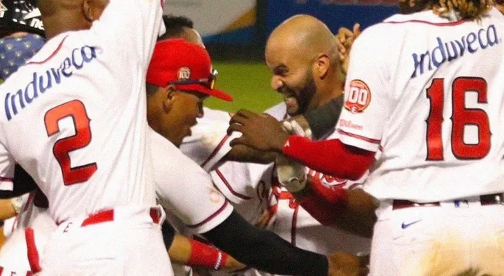 Albert Pujols hace historia en su debut en el béisbol dominicano; dice sentirse muy emocionado