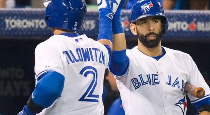 José Bautista, Encarnación y Sanó la sacan