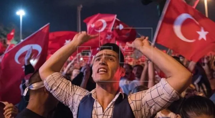 Turquía ha detenido 7.500 personas tras el golpe del pasado viernes