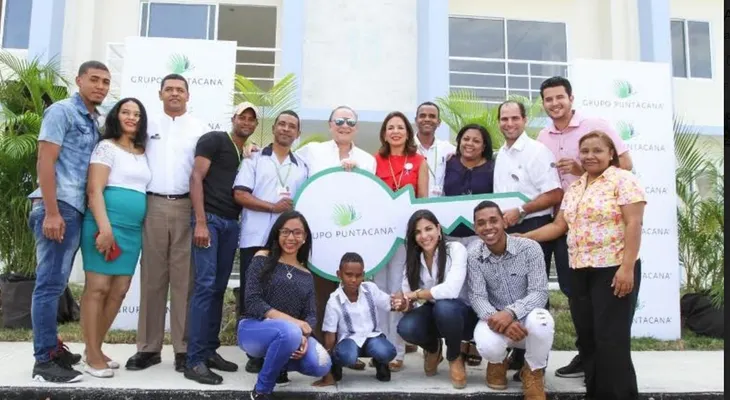 Grupo Puntacana entrega apartamentos a cinco de sus colaboradores