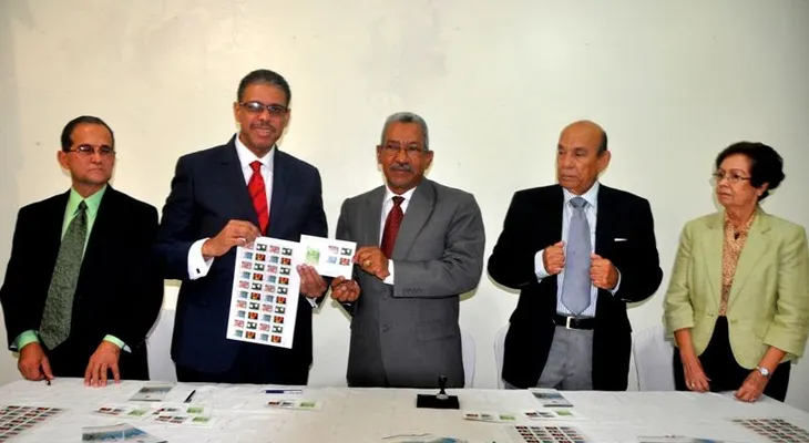Ponen en circulación emisión postal "Flora Dominicana"