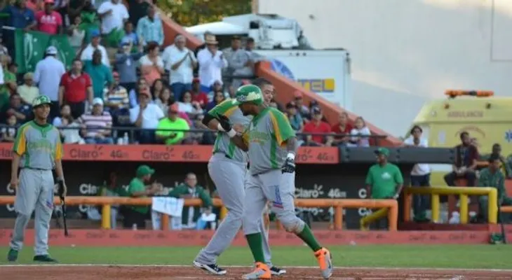 Brillan Las Estrellas:  ganan segundo de la Serie Final a los Gigantes