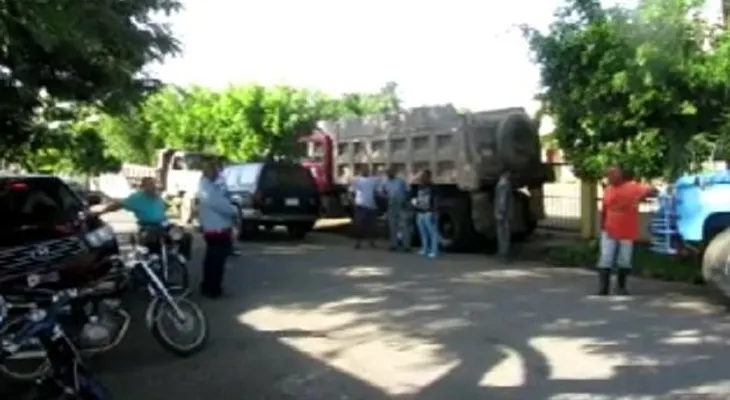 Camioneros protestan frente al ayuntamiento de Cotuí