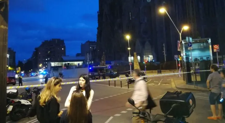 La policía catalana acordona la Sagrada Familia por un operativo antiterrorista