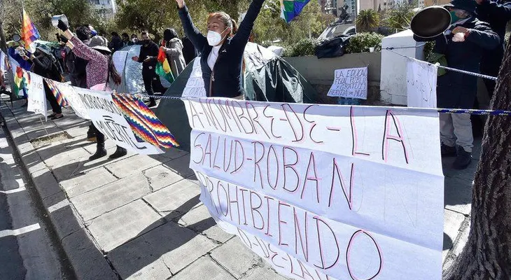 Tensión en Bolivia: seguidores de Evo Morales mantienen 60 bloqueos de rutas en seis departamentos