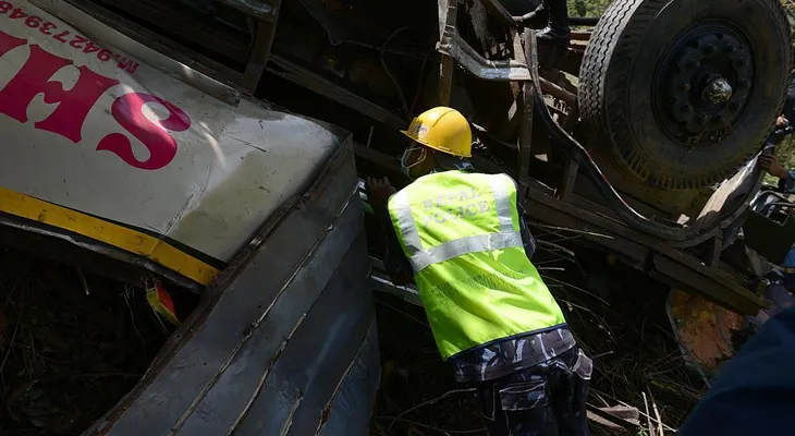 Mortal accidente de bus deja varios muertos y decenas de heridos en la India