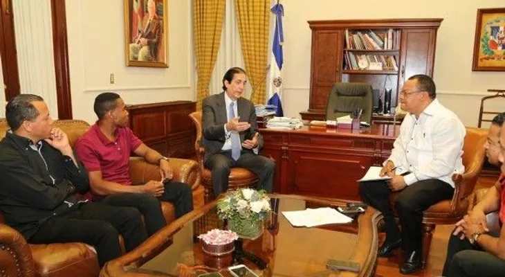 Ministro de la Presidencia propone mesa de diálogo a gremios de la UASD