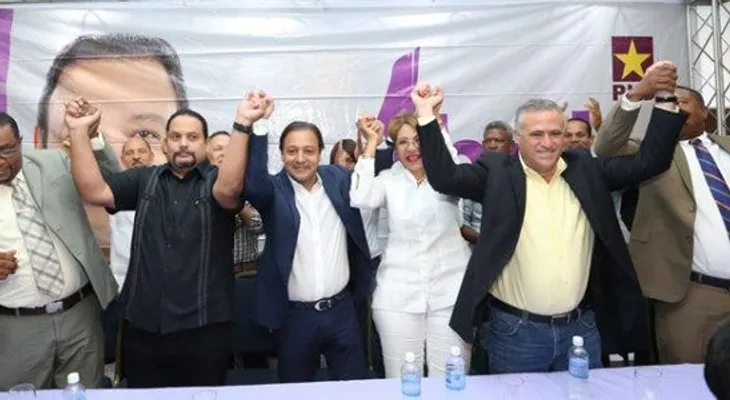 Regidor y aspirantes a esa posición del PRM pasan apoyar a alcalde Abel Martínez 