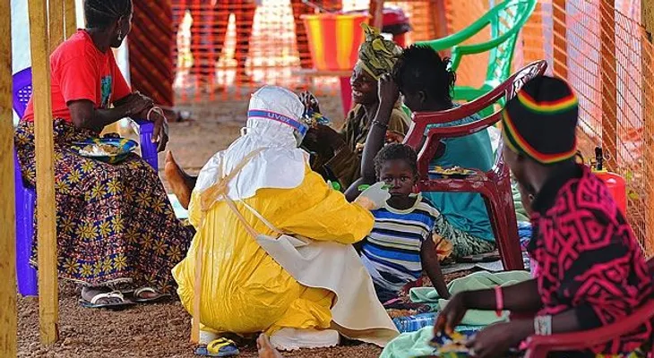 El ébola aún es una emergencia sanitaria mundial, advierte la OMS