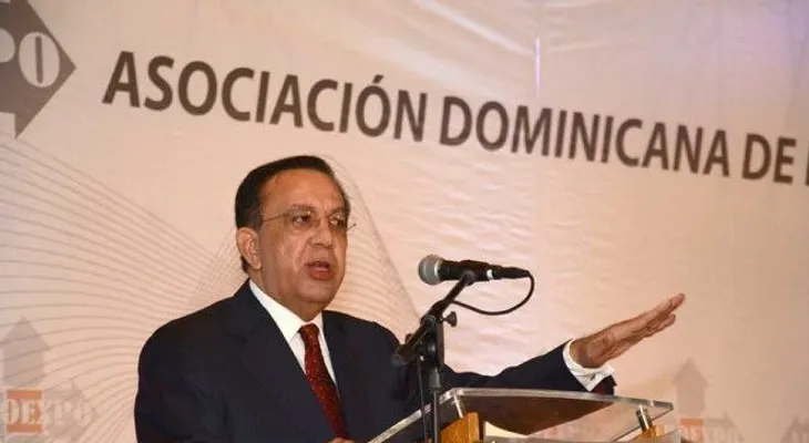 Gobernador del Banco Central, Valdez Albizu deplora bajos salarios