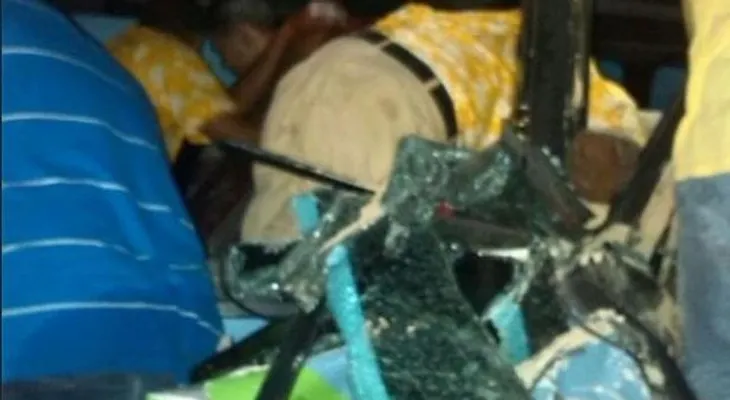 Choque entre volteo y autobús en Verón deja 6 muertos y varios heridos 