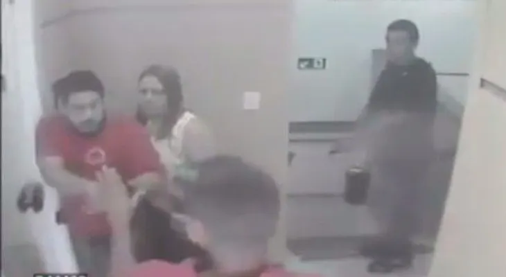 IMAGENES FUERTES: Hombre mata a tiros a uno de dos asaltantes