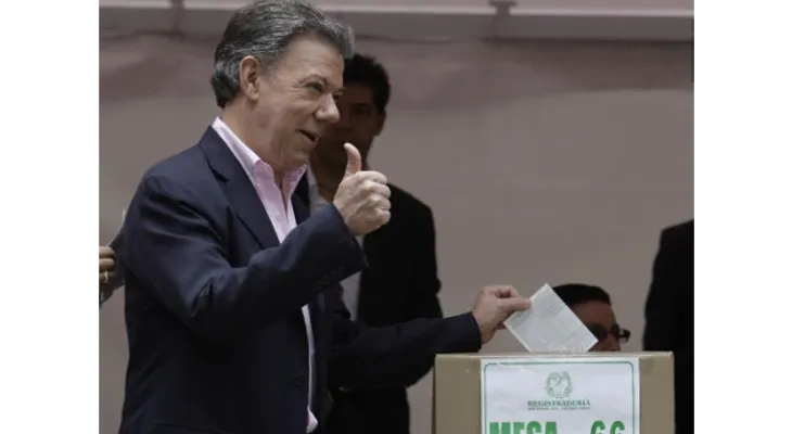 Tras dura campaña, colombianos votan sobre la paz