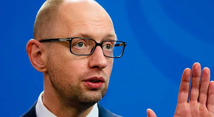 Renuncia primer ministro de Ucrania