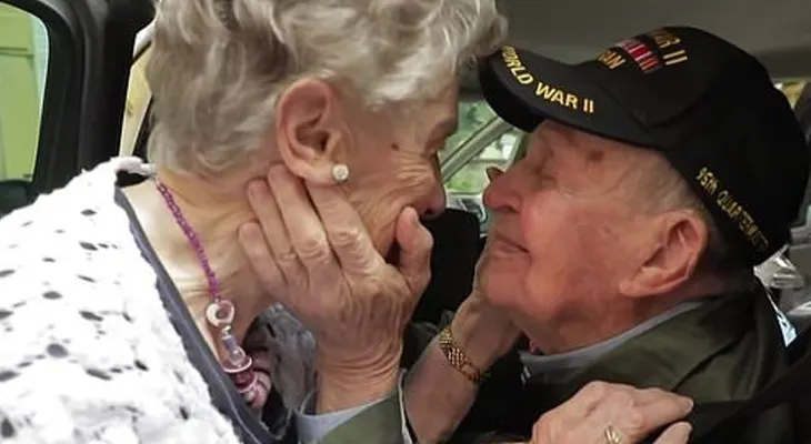 "Nunca saliste de mi corazón": Pareja de la Segunda Guerra Mundial se reencuentra 50 años después