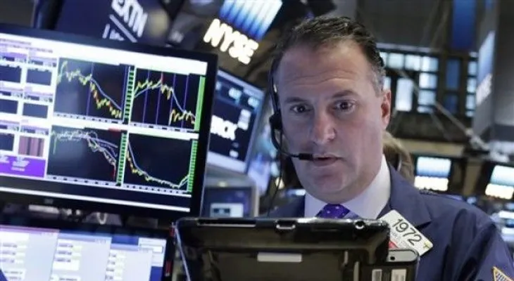 Wall Street baja por caída de precios del petróleo