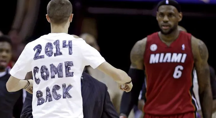 Fanático de LeBron podrá volver al graderío 